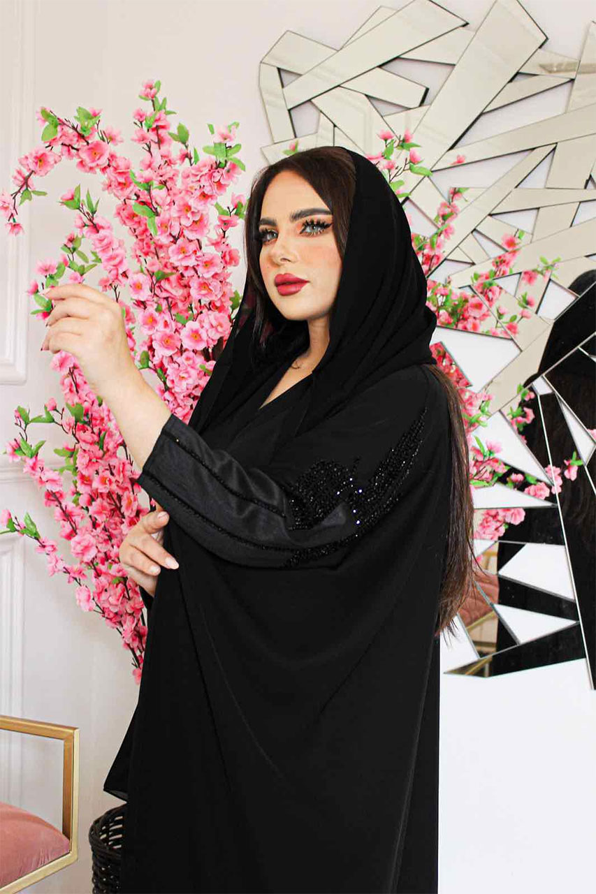 عباية بنقشة الاكمام