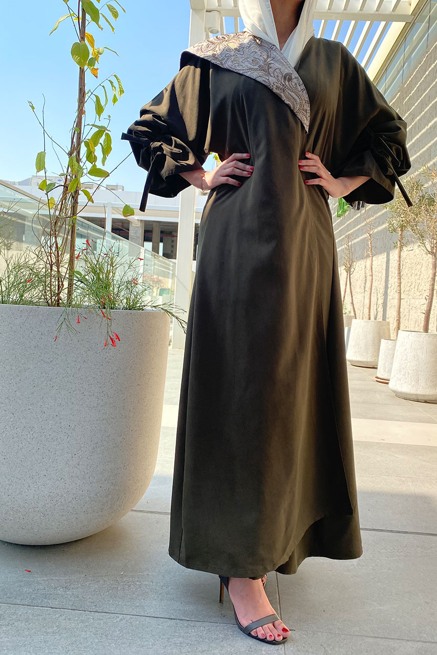 عباية خاكي بياقة كتف